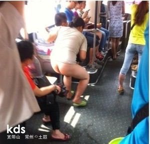 中国の女の子達、2ドアのロールスロイスを乗って集まる。日本の若者との差が凄い #画像