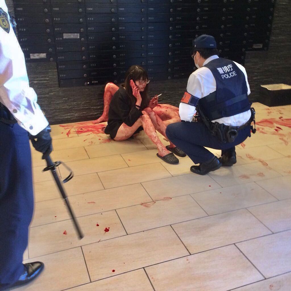 新宿でメンヘラ美女が彼氏めったざし血しぶきが半端ない現場写真がヤバすぎる #衝撃画像