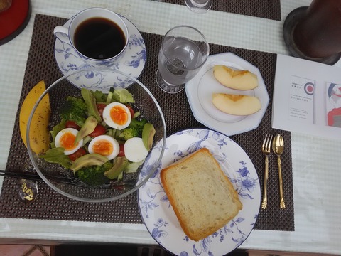 木もれ陽の朝食