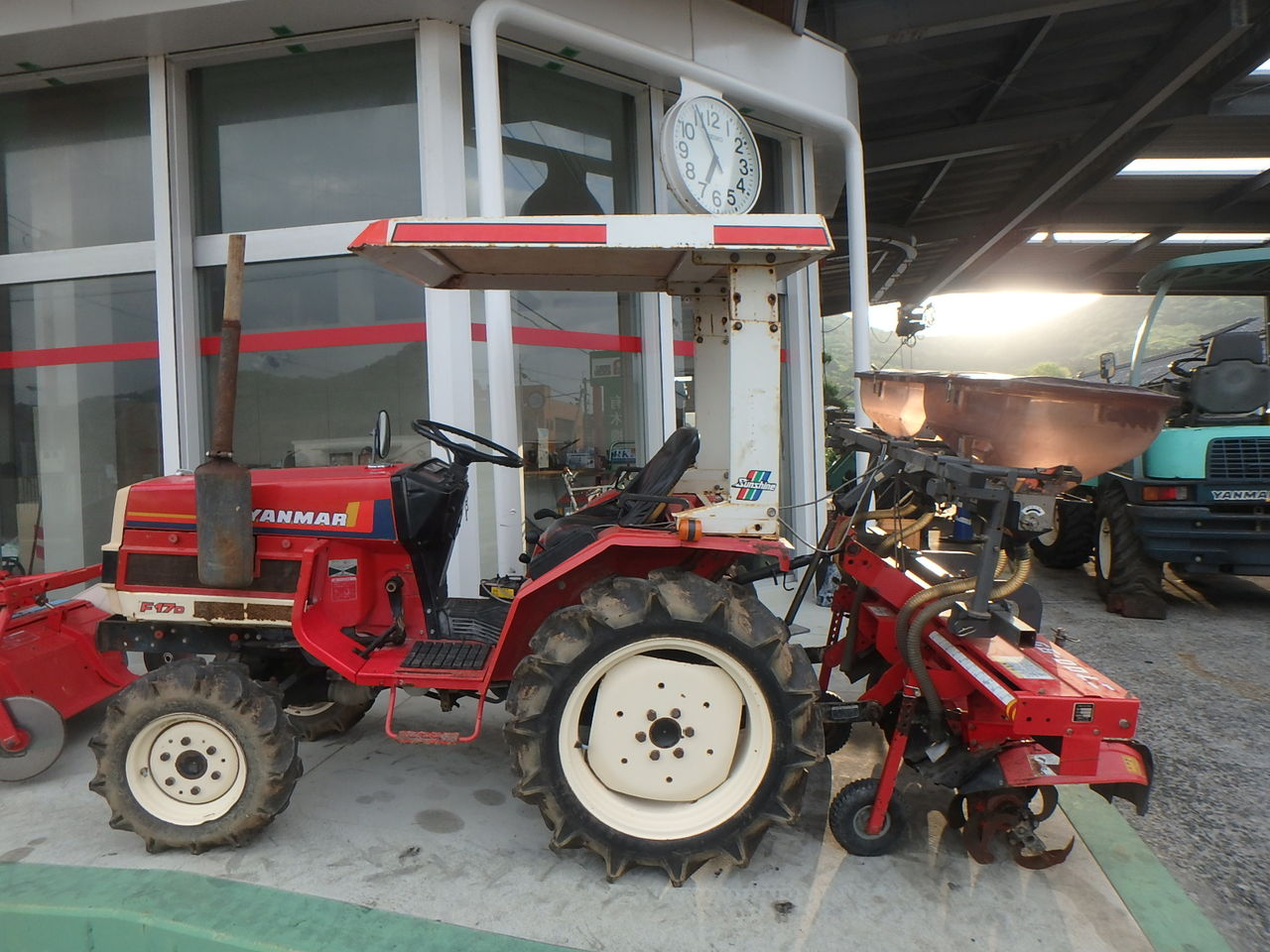 中古トラクター ヤンマーｆ１７ｄ 二プロ2連ﾛｰﾀﾘｰ サンソワー施肥機 有木機工 鹿児島 の中古農機 修理情報