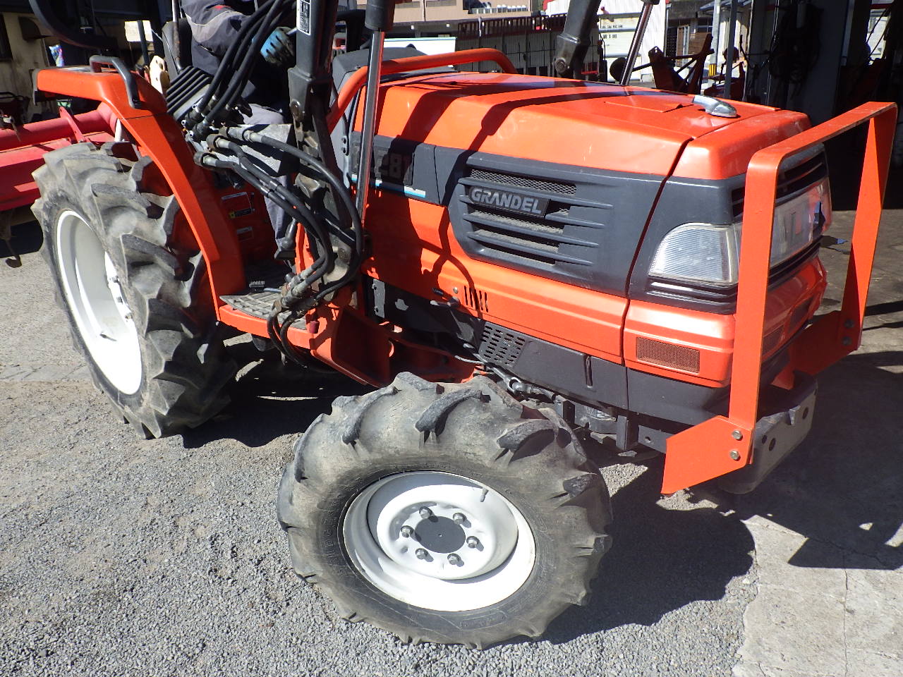 中古トラクター クボタ GL281 ドッキングローダー付き入庫