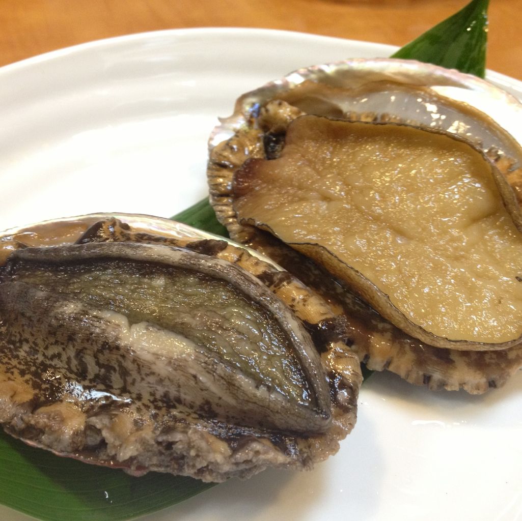 アワビの雄雌を食す 麦藁隊 ボスの部屋 二階