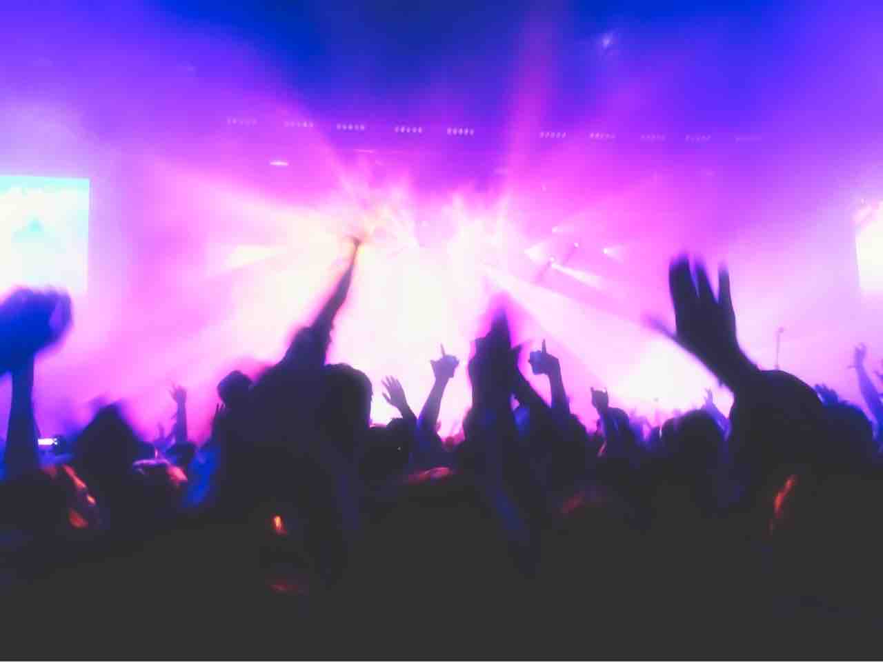 洋楽入門】電子音楽の主要ジャンルを分かりやすく解説！（EDM／テクノ