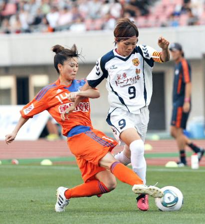 小原由梨愛着用サイン入り Z.N.Eフーディー 小原由梨愛 | 選手情報