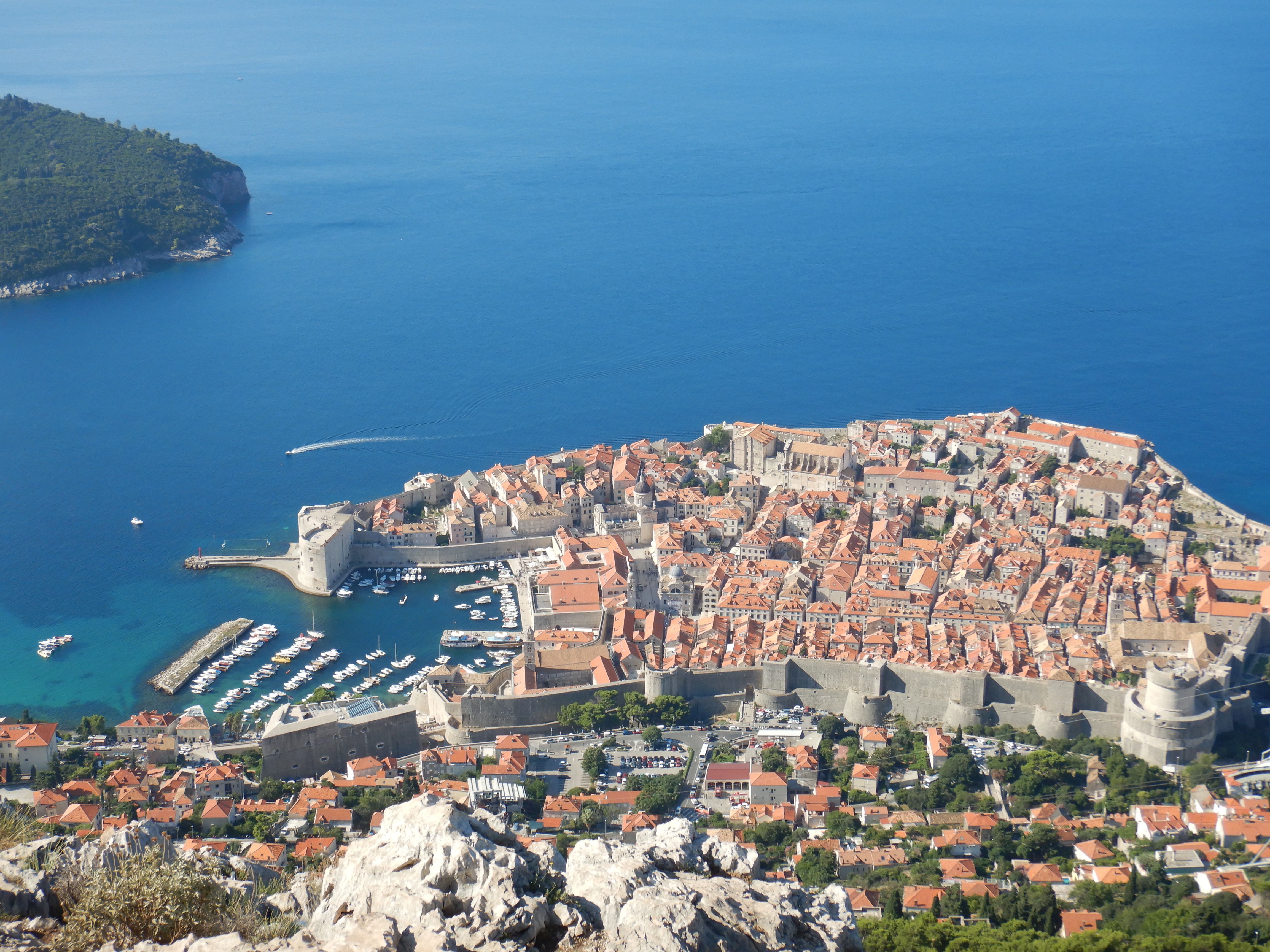 8 4 今日はクロアチアのドブロニク 魔女の宅急便や紅の豚のテーマ曲を聴きながらの散歩 タビソダチ 365日子連れで世界をぶらり