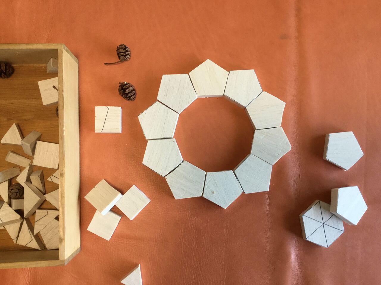 正５角形の積木箱 正５角形１０面で正１０角形 １２面で正１２面体 発想力教育研究所 素数誕生のメカニズム