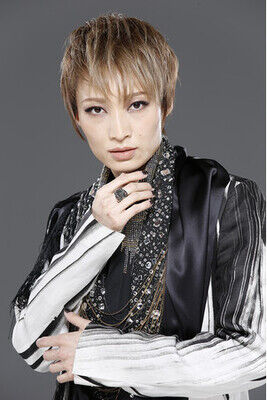 Wowow 宝塚プルミエール 今年度新ナレーターの望海風斗からコメントが到着 大好きな宝塚と関われることがとても幸せです Wwww アート天国ｊａｐａｎ