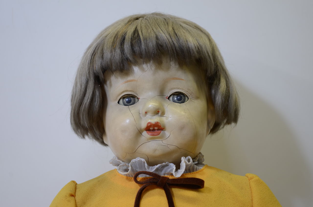 青い目の人形 美術品修復家のおしごと