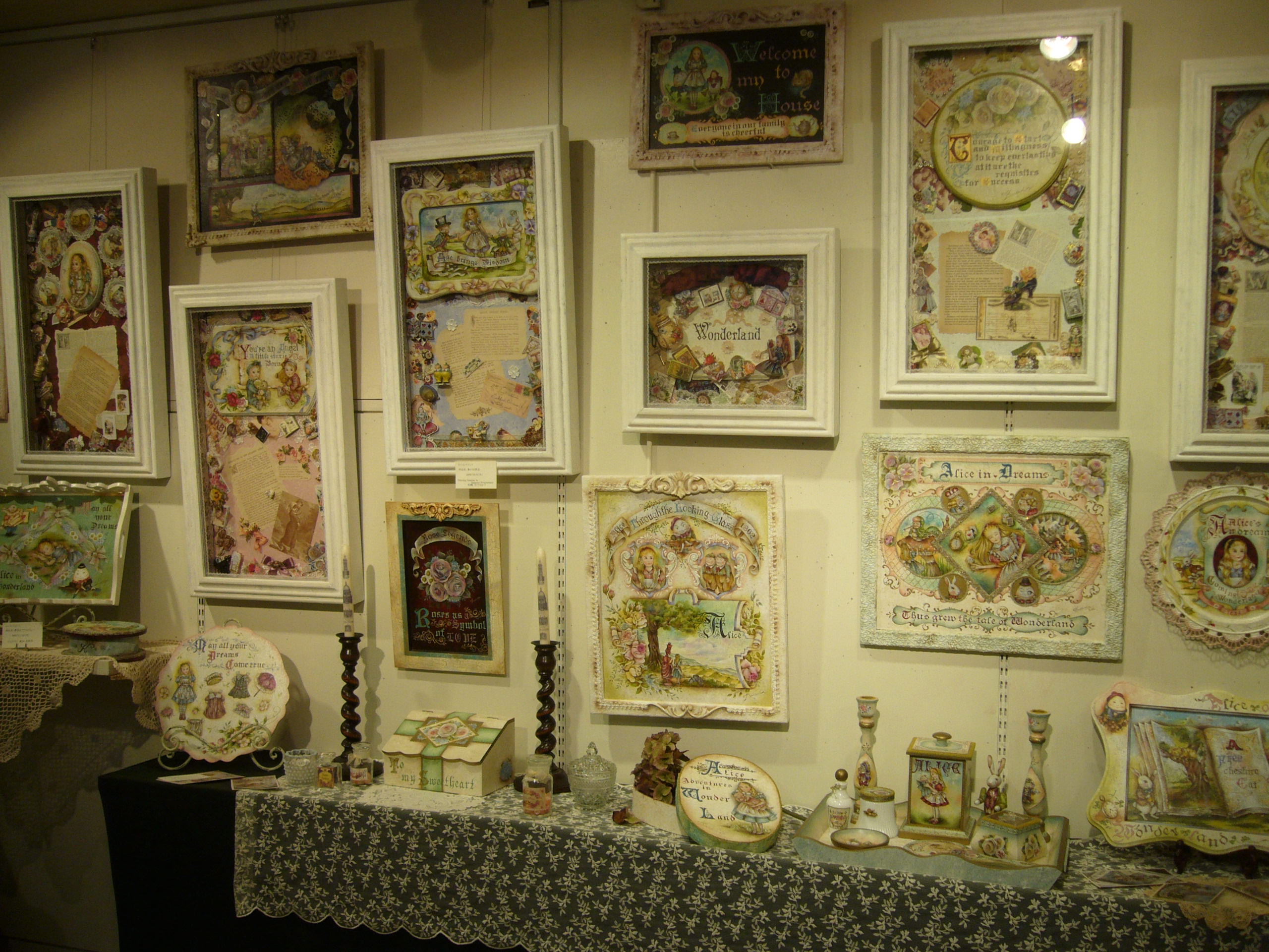 アリスの世界にやって来ました☆ : **アートブックショップのブログへ