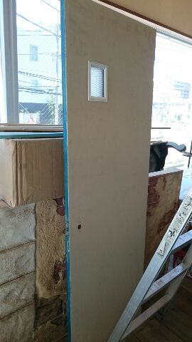 サンコーポトイレドア表面下地塗装