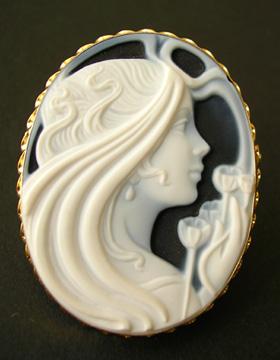 カメオブローチ 女性の横顔 作家名入り メノウカメオブローチ～女神の