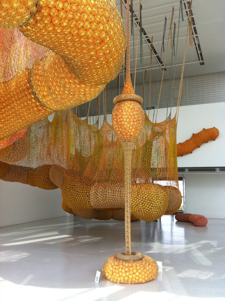 エルネスト・ネト展覧会「Madness is part of Life」 中原仁のCOTIDIANO