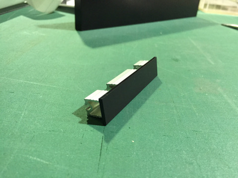 突き出しサインの取付金具