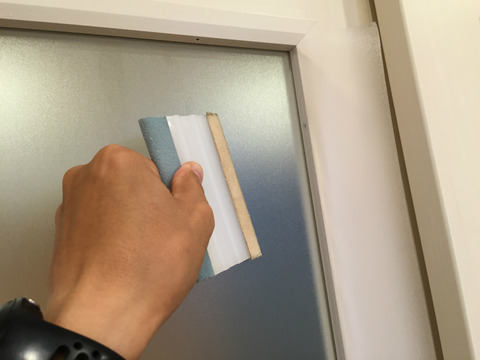 フォグラスシートの水抜き作業