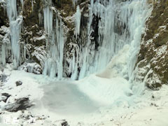 神通滝 氷瀑 2011