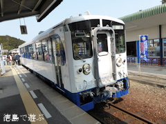 JR四国 鳴門駅 0系新幹線を模した 鉄道ホビートレイン