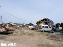 バルトロケ村 建設中