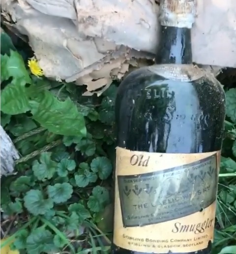 時価 万円 自宅からお宝発見 禁酒法時代のウィスキーが家の壁や床から見つかったよ D 考古学 歩け マヤ 考古学 歴史ニュース