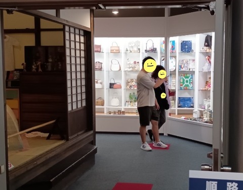 23-07-12-16-19-16-438_deco