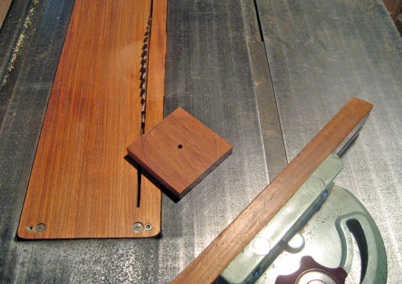 昇降盤による円形カット : 毎日山ごもり