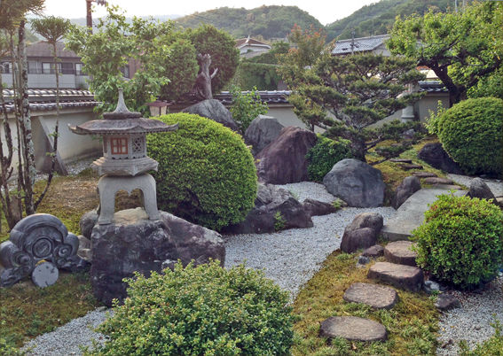 石灯籠の枠設置 毎日山ごもり