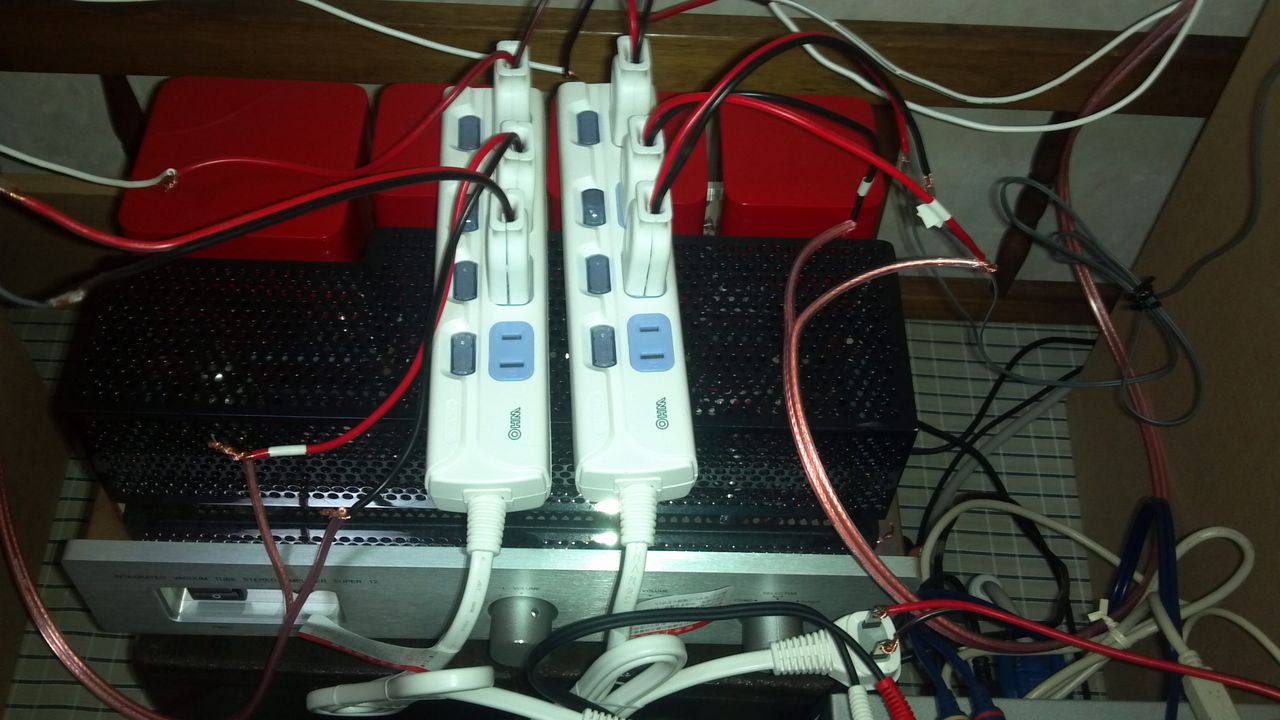 テーブルタップでスピーカーセレクター作りました Jazzとfusionを聞いてます