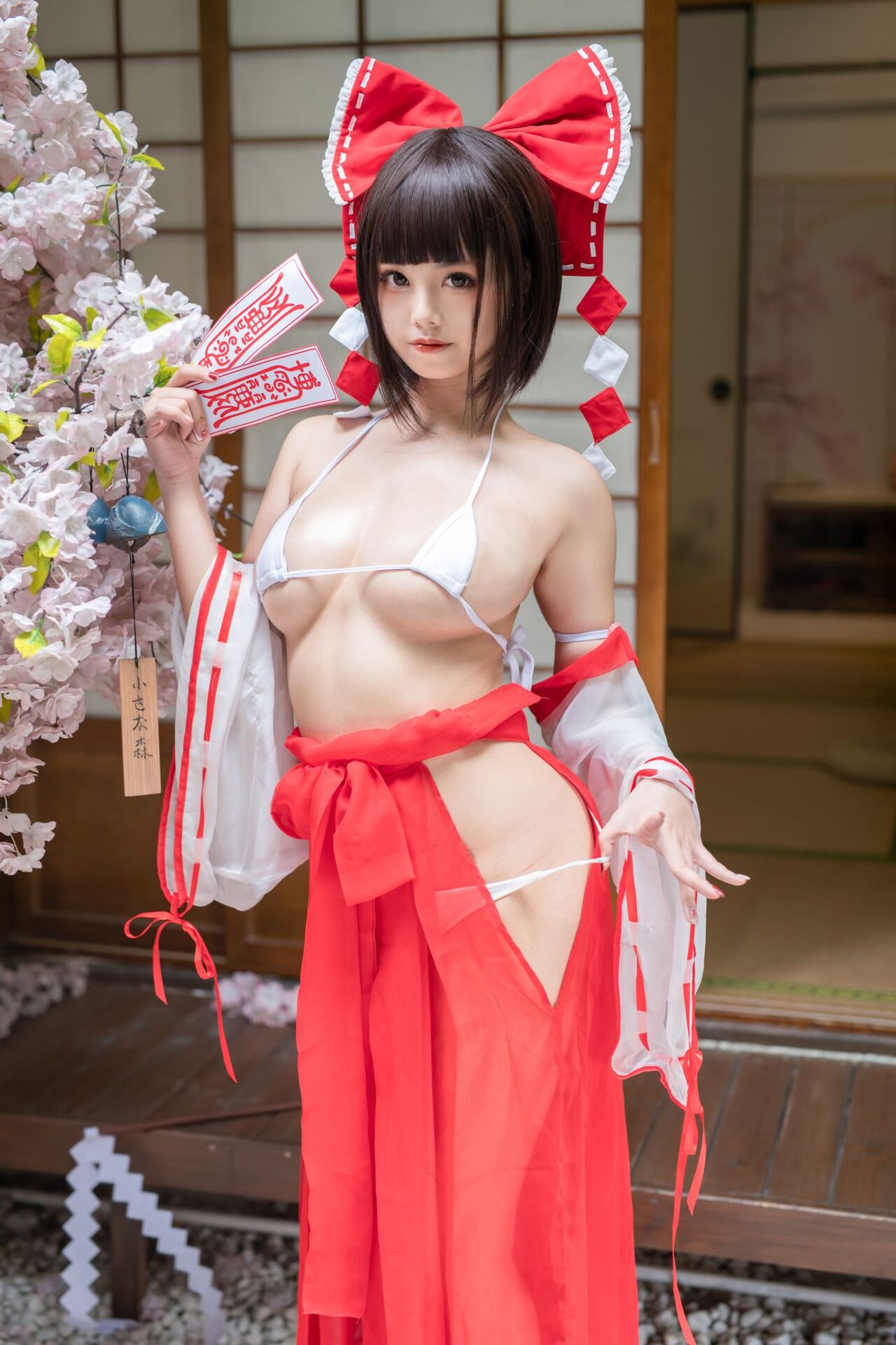 巫女　コスプレ　エロ 透け透け巫女服×白マイクロビキニ×巨乳＝エロい方程式が成り立つ！！ : アサガヲBlog