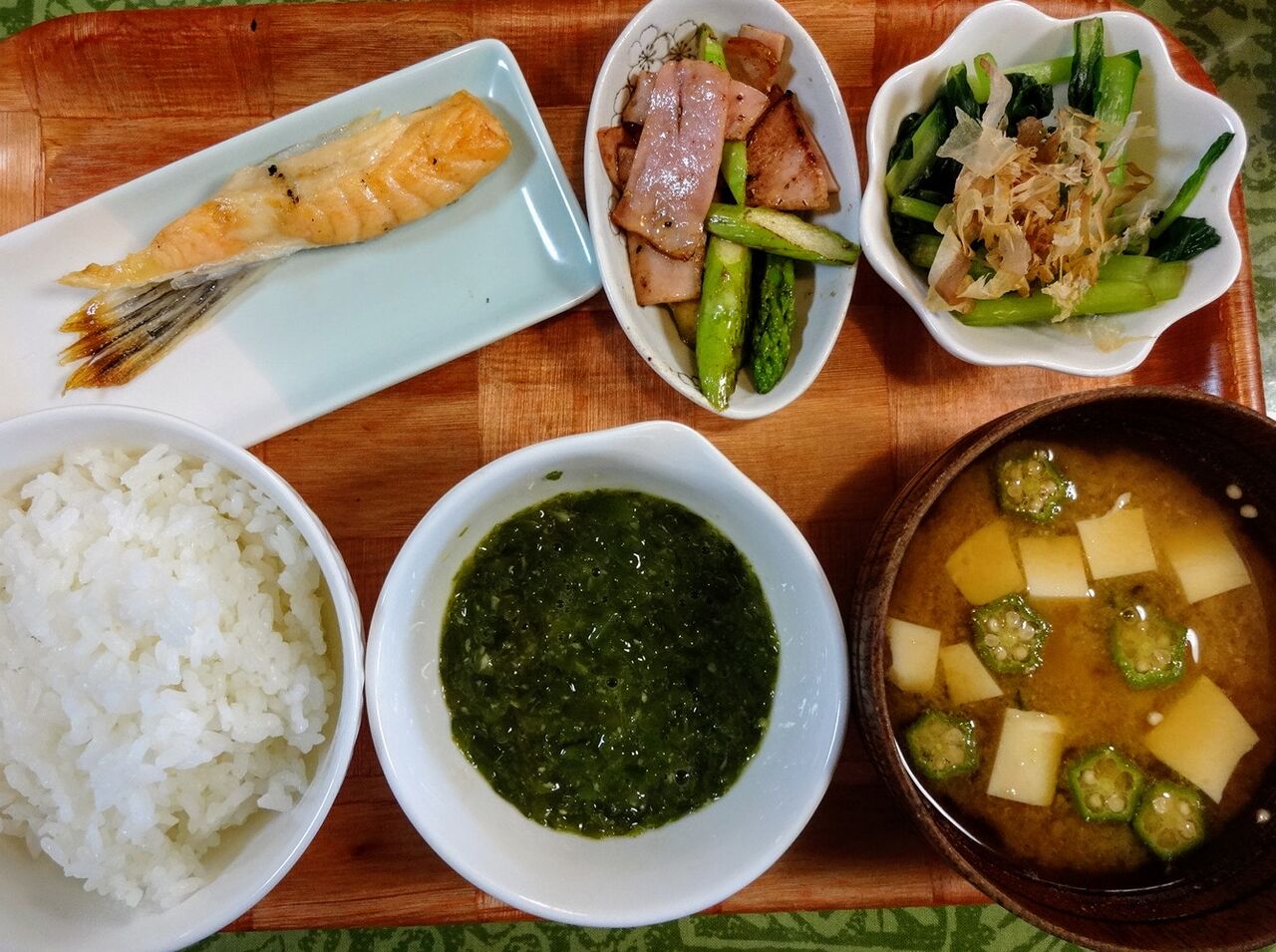 鮭のハラスでご飯が足りない 朝御飯はしっかりと 鮭のハラスでご飯が足りない 朝御飯はしっかりと