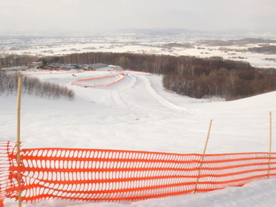 雪の村13山の上