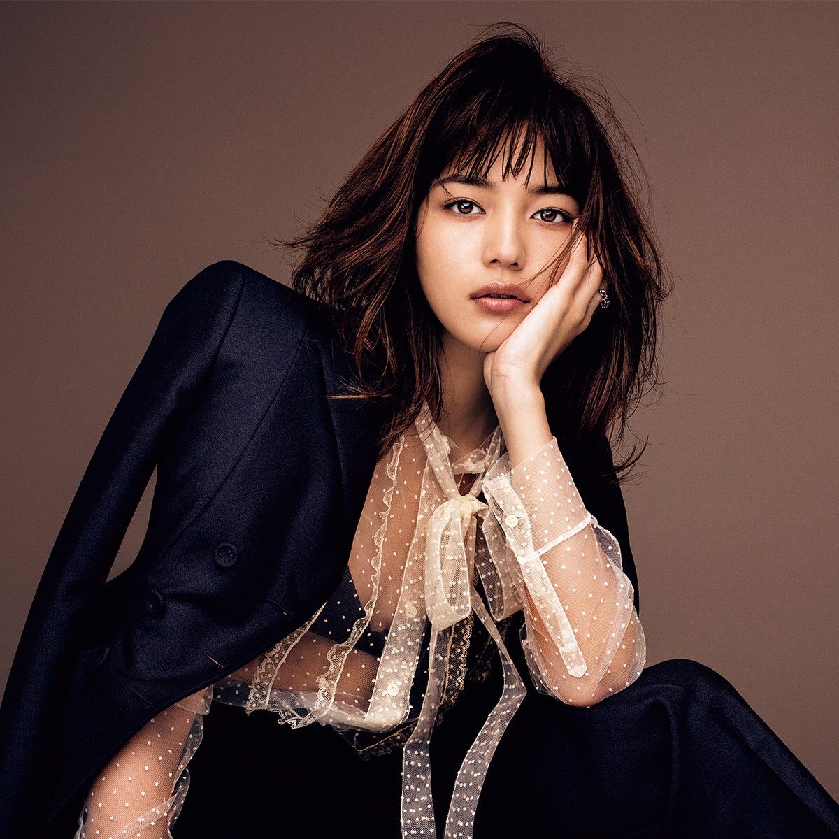川口春奈 珍しい生足 足の裏公開に大反響 これが無料高画質で見られるなんて なまら速いスポーツ速報