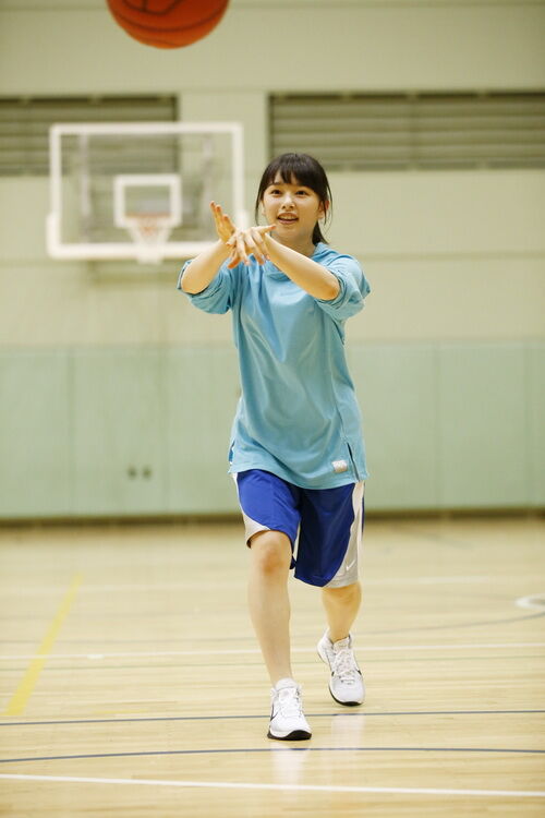 バスケ女子は強い 女子バスケ初決勝に 元バスケ部 広瀬すず 桜井日奈子興奮 なまら速いスポーツ速報 バスケ女子は強い 女子バスケ初決勝に 元バスケ部 広瀬すず 桜井日奈子興奮 なまら速いスポーツ速報