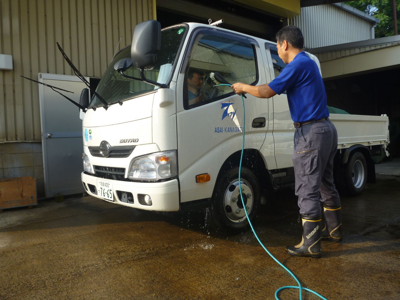 ２ｔトラック洗車 金型屋の挑戦