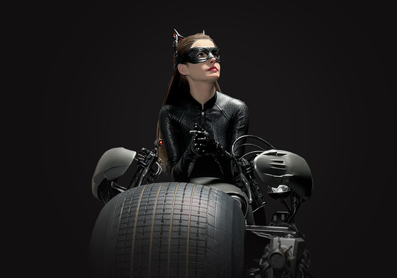 Catwoman (Anne Hathaway) on Batpod 1/3 Scale Statue : オトナ Catwoman (Anne Hathaway) on Batpod 1/3 Scale Statue : オトナ