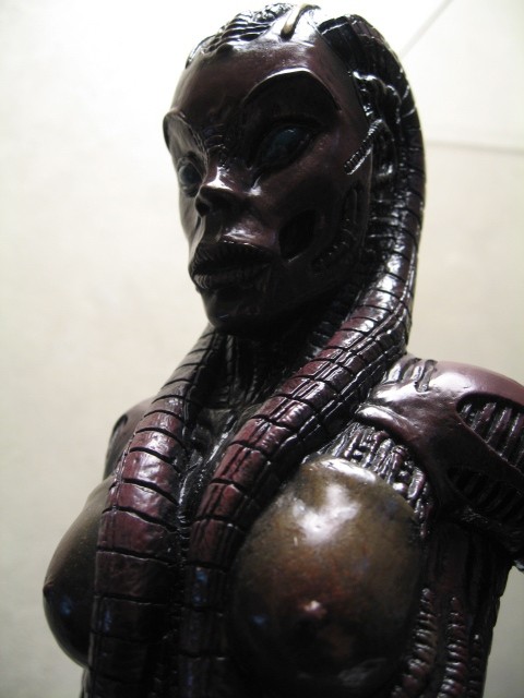 スピーシーズトリロジーフィギュア付 世界初