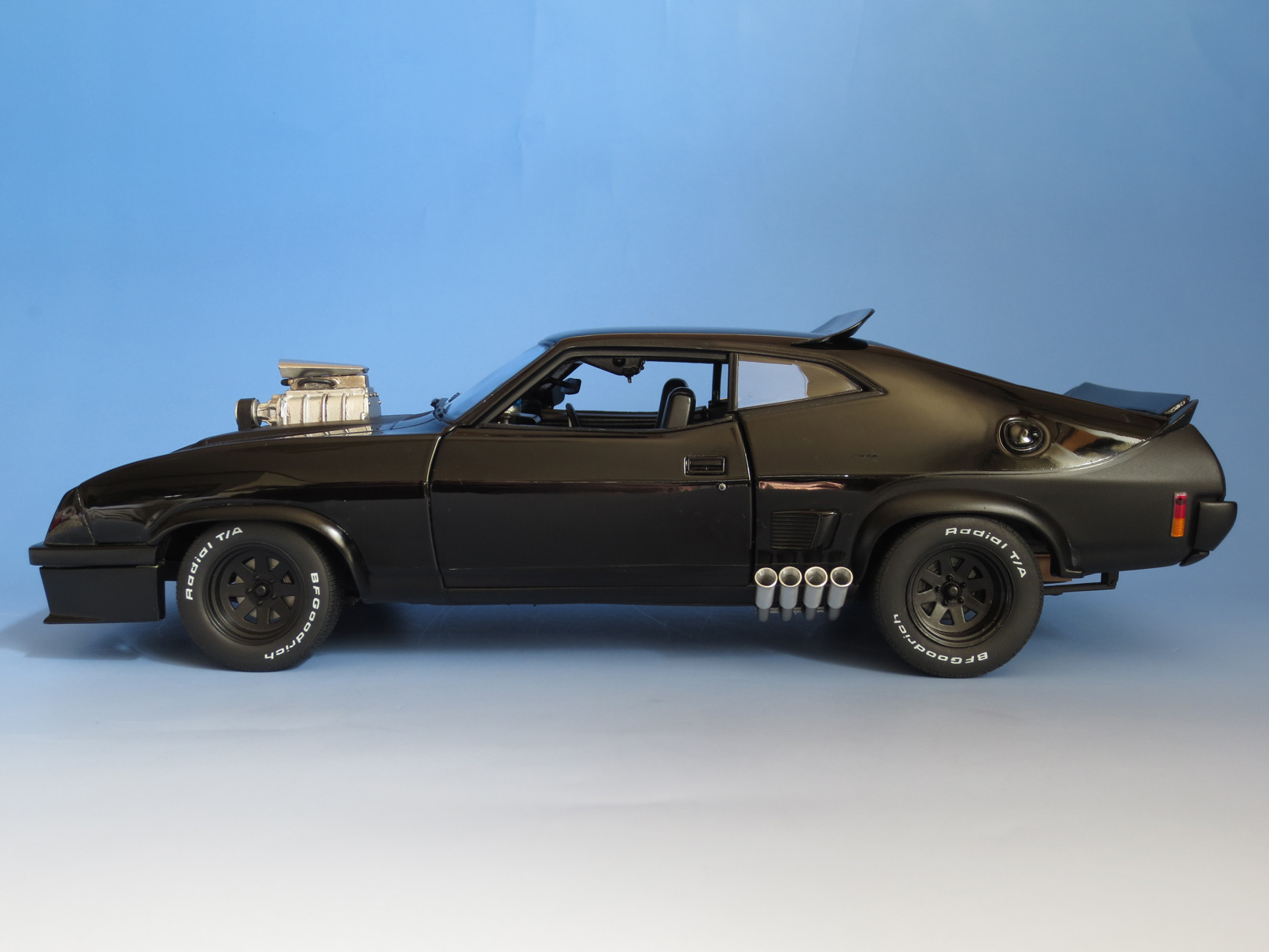 1/18 Autoart INTERCEPTOR (MAD MAX) : オトナのオモチャ