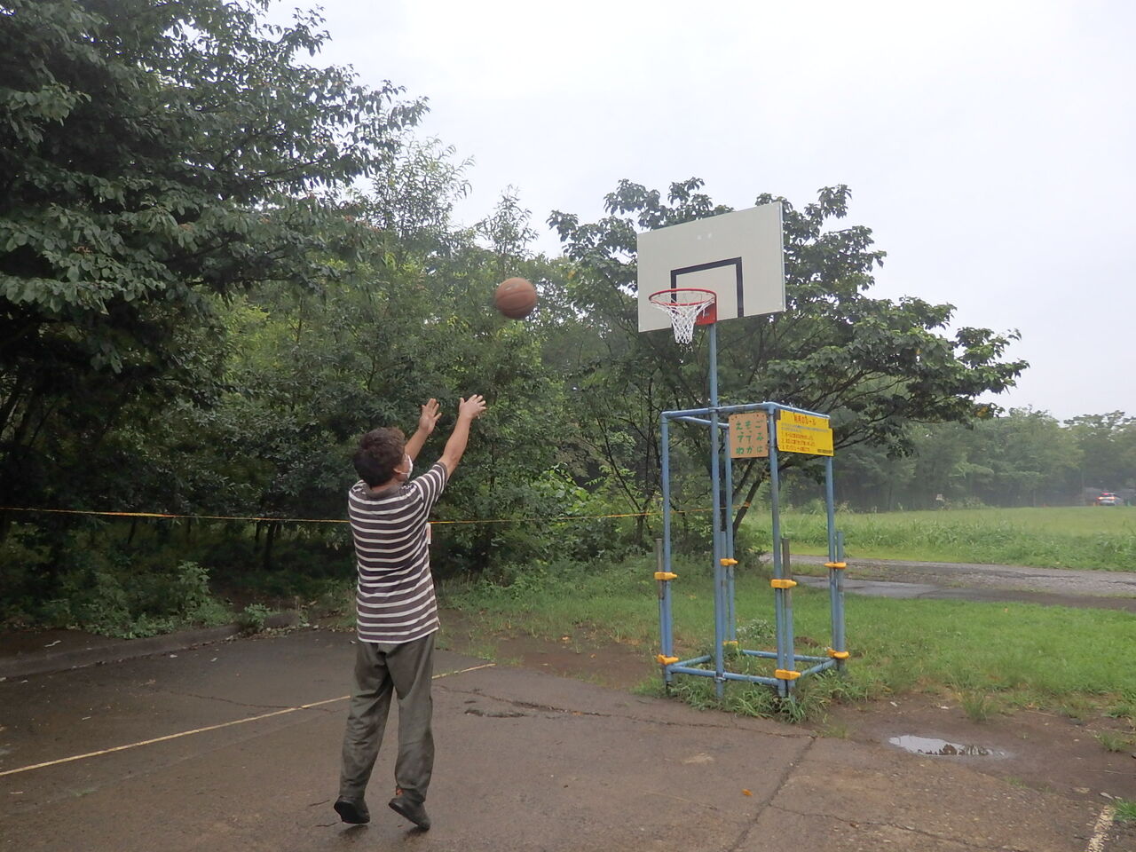 朝霞の森バスケットゴールを更新 新しくなったゴール大切に使ってね 市民でつくろう 朝霞基地跡地公園