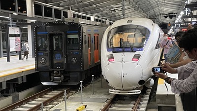 AA4B27E3-A233-4C33-B79A-A7B04DFE3502