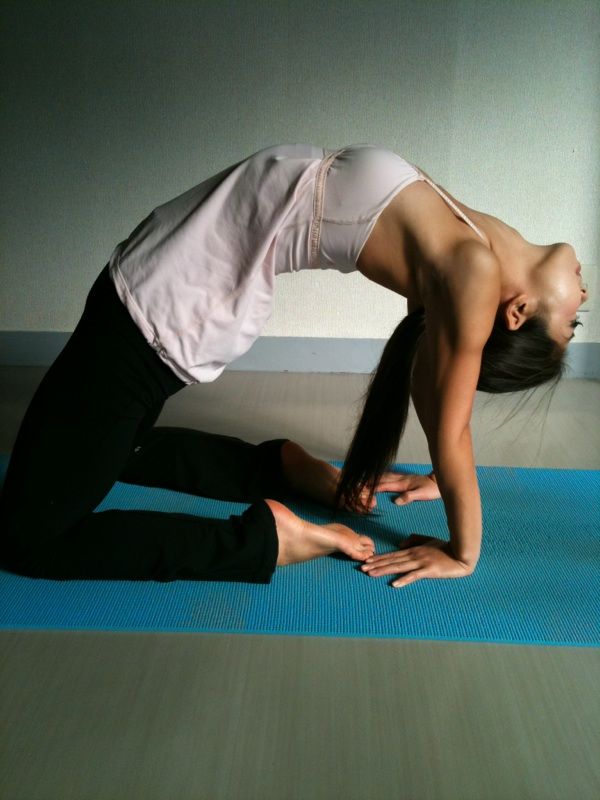 産後ヨガのポーズ3 Asakoyogastudiotokyoのブログ 産後ヨガのポーズ3 Asakoyogastudiotokyoのブログ