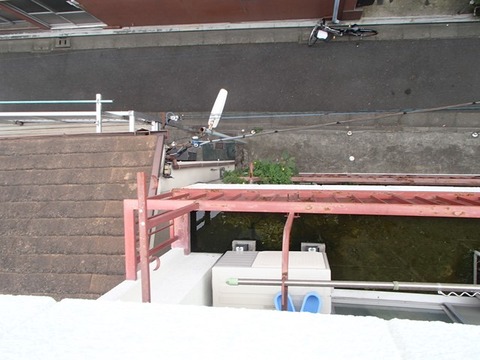 i008