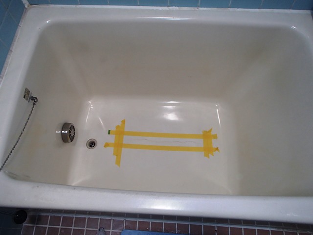 ポリ浴槽 大きく割れた底を今までにない工法で補修してみました アサクラハウス 水まわりマイスターのブログ