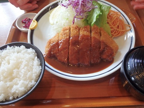 ３　ランチとんかつ