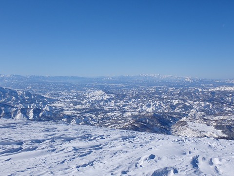 １０４　妙高山塊、その左に北ア北部