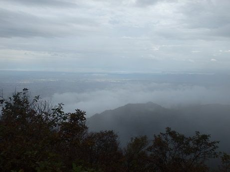 ２０　雨降りそう