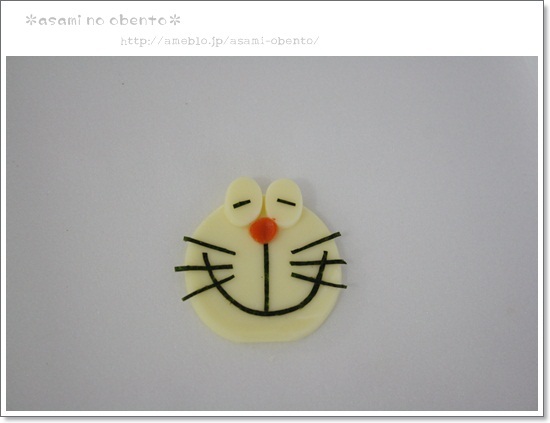 ドラえもんのチーズハンバーグ弁 キャラ弁 Asamiのお弁当 簡単かわいいキャラ弁の作り方