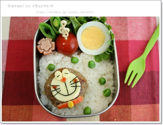 ドラえもんのチーズハンバーグ弁 キャラ弁 Asamiのお弁当 簡単かわいいキャラ弁の作り方 ドラえもんのチーズハンバーグ弁 キャラ弁 Asamiのお弁当 簡単かわいいキャラ弁の作り方