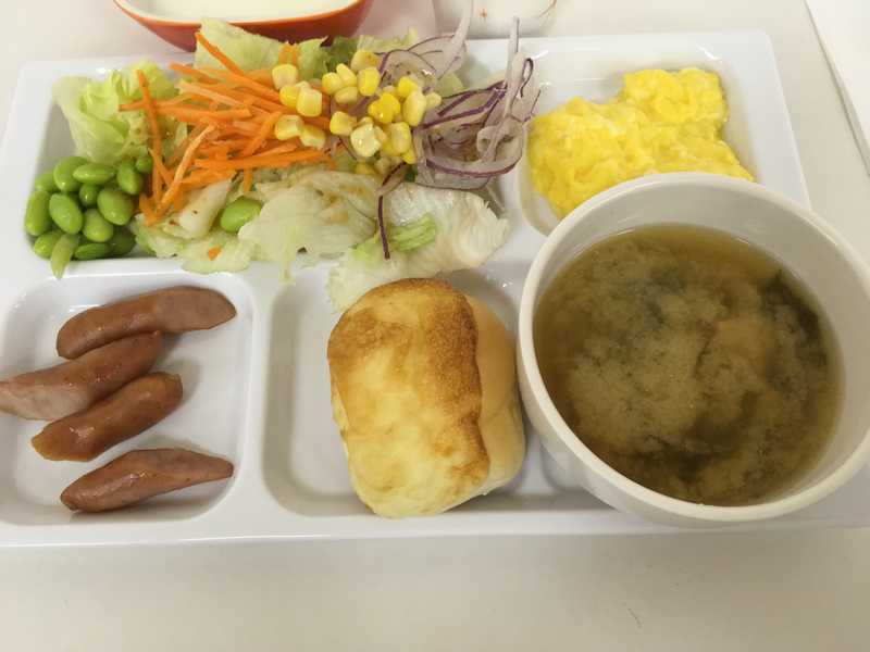 博多駅前の便利な場所にある コンフォートホテル博多 無料で食べられる軽いブッフェスタイルの朝食 あさぴーのおいしい独り言