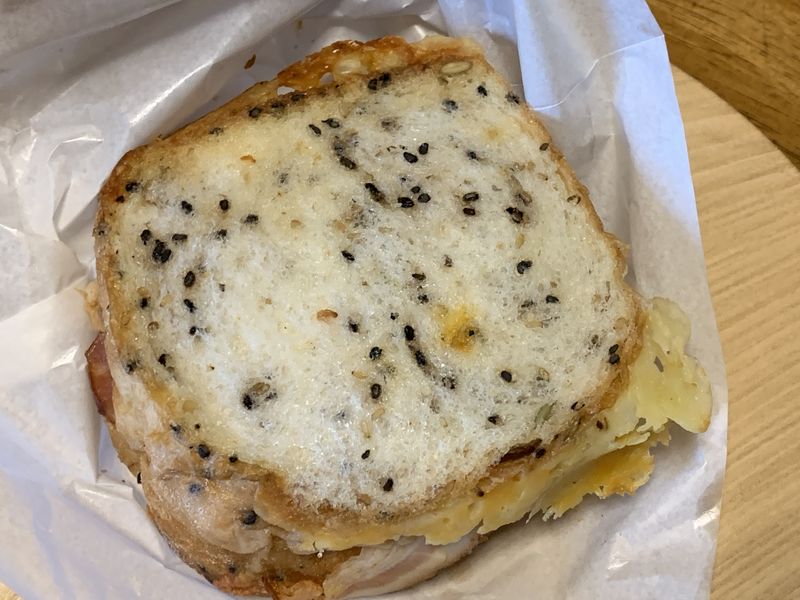 富山市の人気のパン屋さん ブーランジェリートランティアン 朝食用のチーズ系の総菜パンを買う あさぴーのおいしい独り言 富山市の人気のパン屋さん ブーランジェリートランティアン 朝食用のチーズ系の総菜パンを買う あさぴーのおいしい独り言