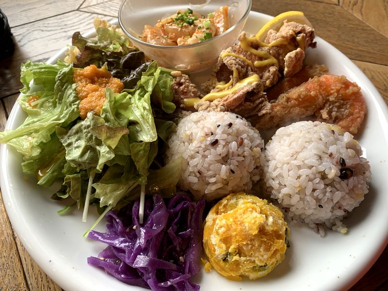 金沢市大額の人気のハワイ料理店「ロコズ キッチン ブリック ハウス