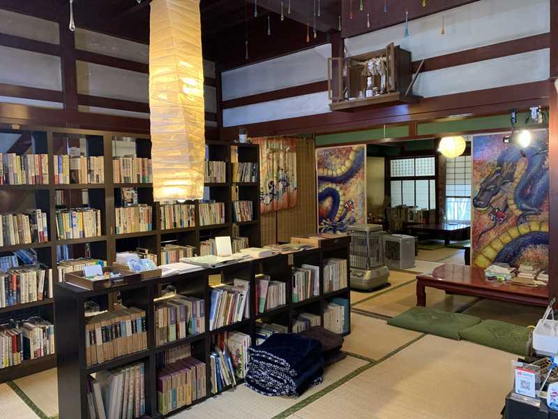 小松市龍助町の古本屋兼カフェ こまつ町家文庫 通常は店内で飲食可能ですが今の時期お弁当をテイクアウト あさぴーのおいしい独り言