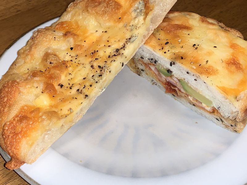 富山市の人気のパン屋さん ブーランジェリートランティアン 朝食用のチーズ系の総菜パンを買う あさぴーのおいしい独り言 富山市の人気のパン屋さん ブーランジェリートランティアン 朝食用のチーズ系の総菜パンを買う あさぴーのおいしい独り言